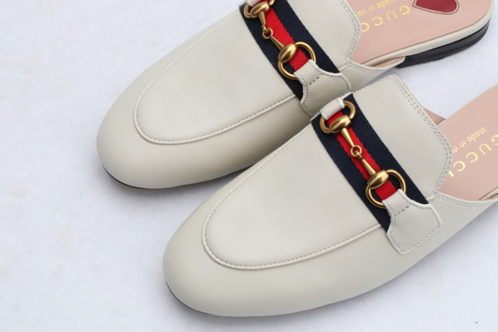guc loafer