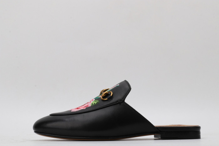 guc loafer