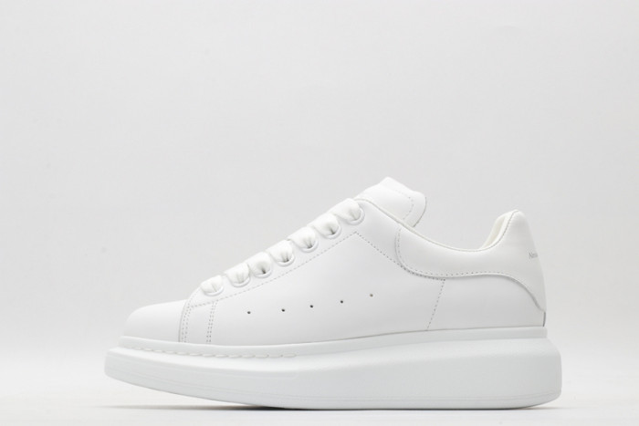 alex mcqu sneakers