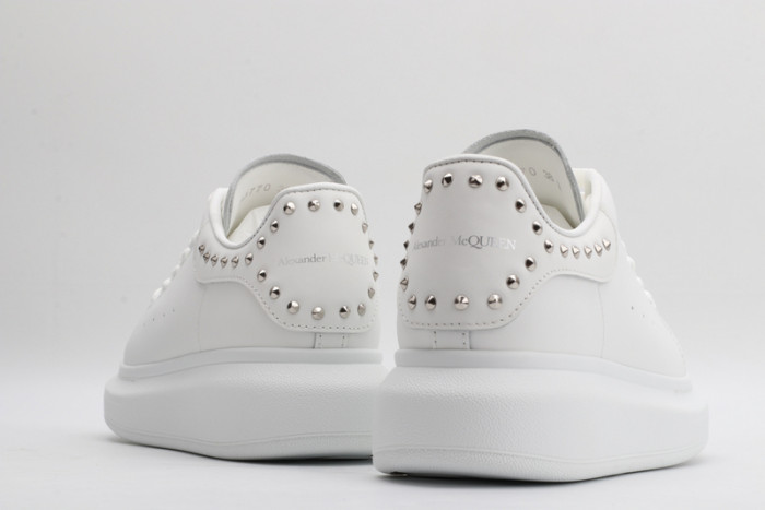 alex mcqu sneakers