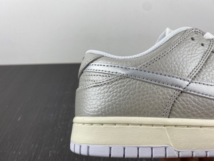 nike dunk low metallic silver dx3197-095
