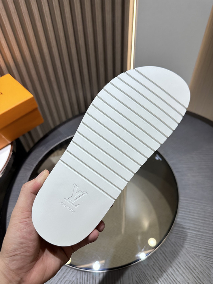 lovt sandal