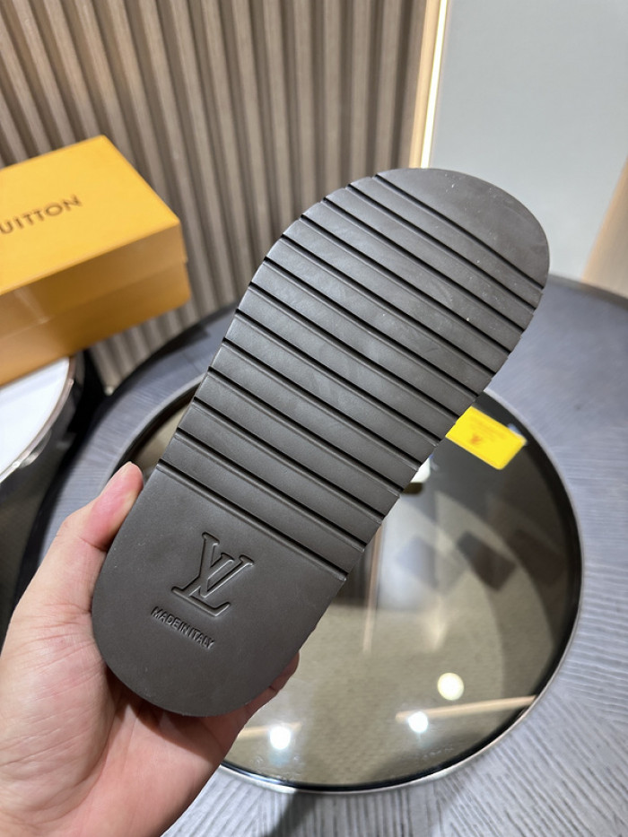 lovt sandal