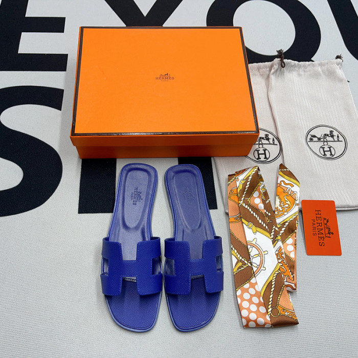 her slides 2306091