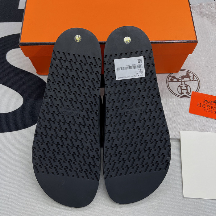 her slides 23060918