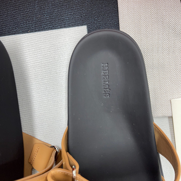 her slides 23060920