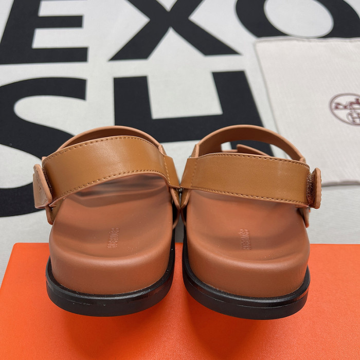 her slides 23060923