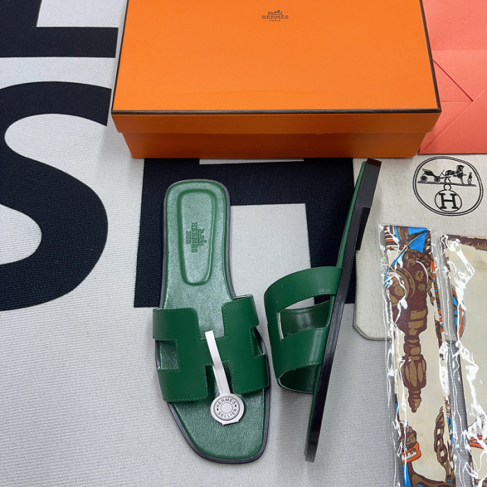 her slides 2306093