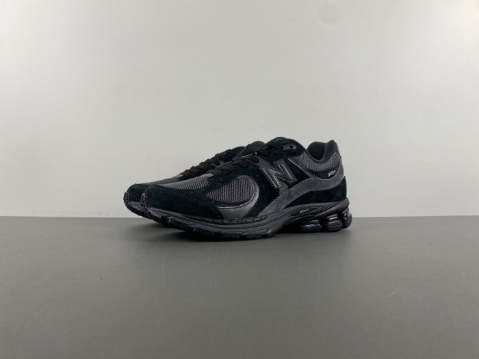 new Ba1an*e 2002r black dark grey m2002rbl