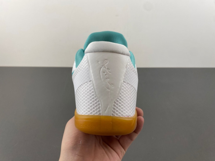 NIKE Kobe 11 EP 