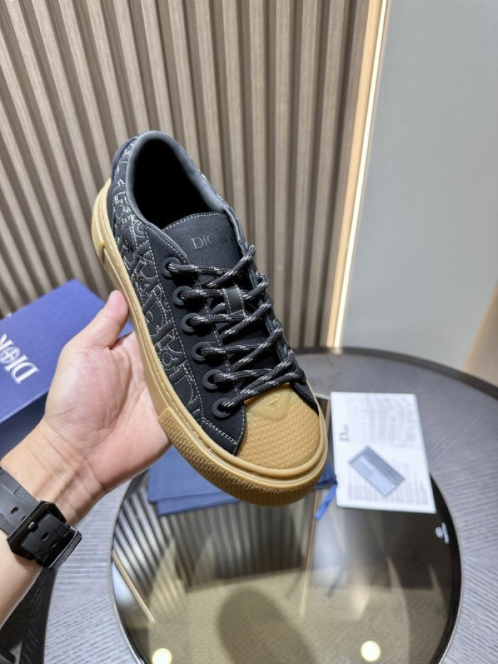 DR B33 LOW-TOP SNEAKERS DR-114
